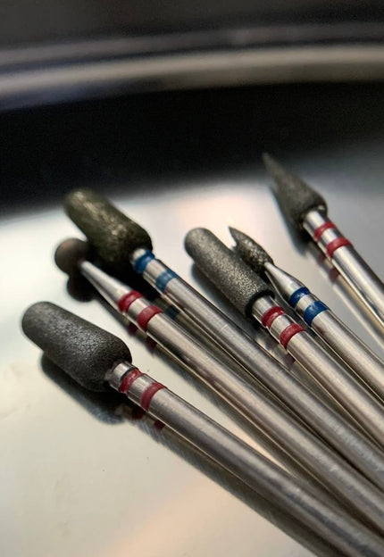 Hochwertige Bohrer für sichere und effiziente Haut- und Nagelarbeiten.