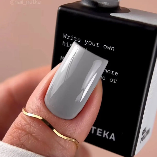 BIBLIOTEKA Gel Polish Nr. 019 Mist 10ml – Sanfte graue Farbe