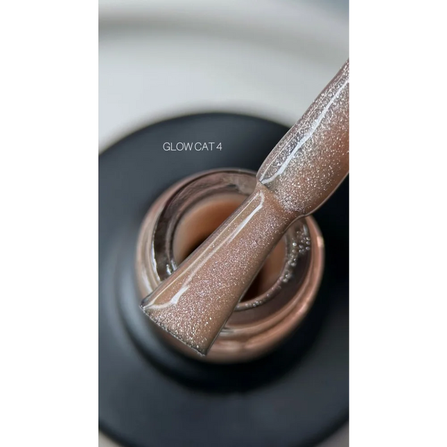 Gel polish Glow Cat №4 9 ml Saga Professional - Gel Nail Polish