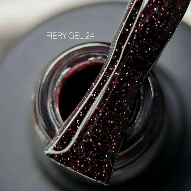 Saga Feuriger Gel-Nagellack №24 Dunkles Maroon 10ml