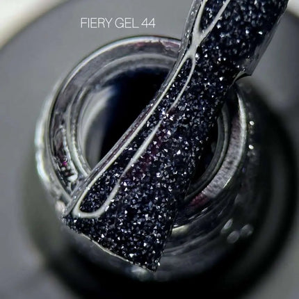 Saga Fiery Gel-Lack №44 Schwarz mit blauem Unterton 9ml